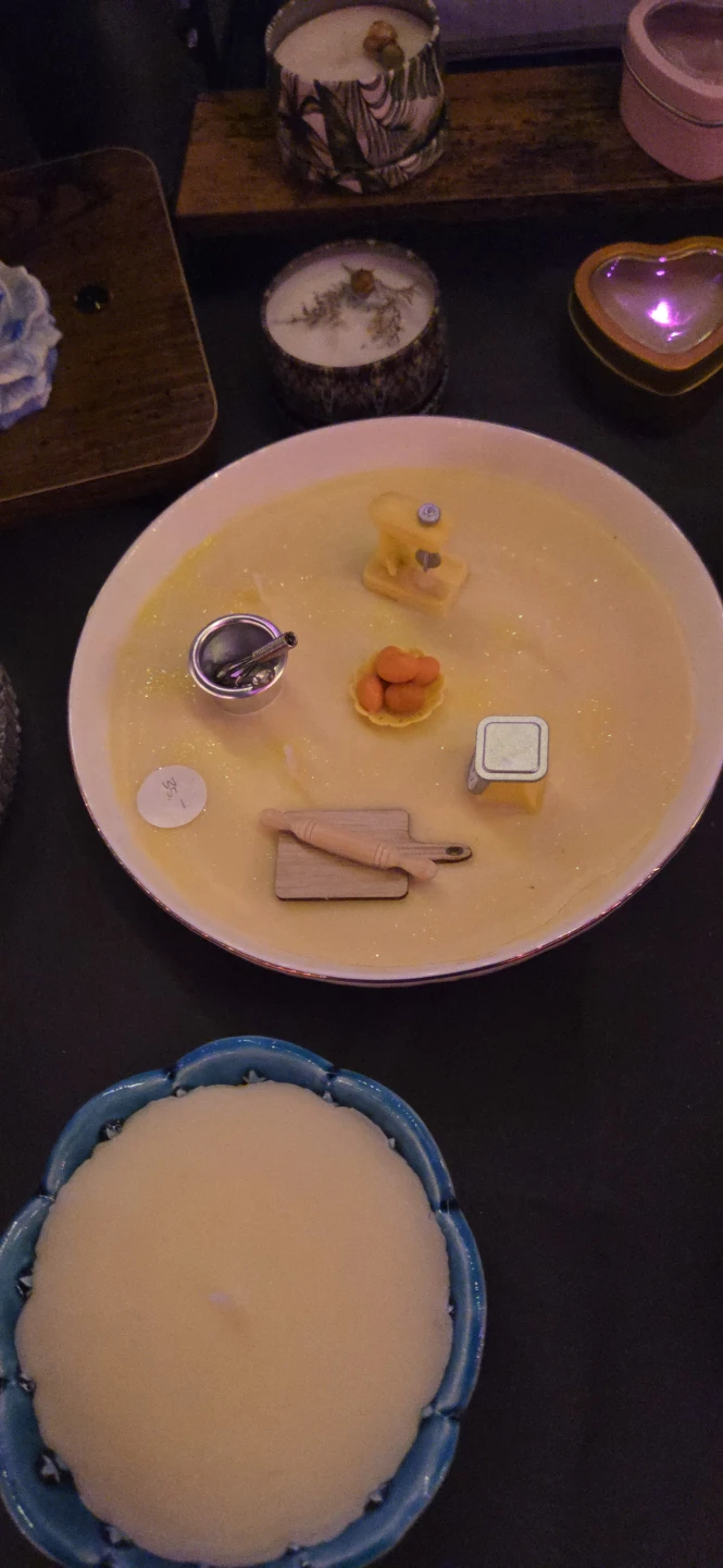 Hand-poured novelty candles - photo 3