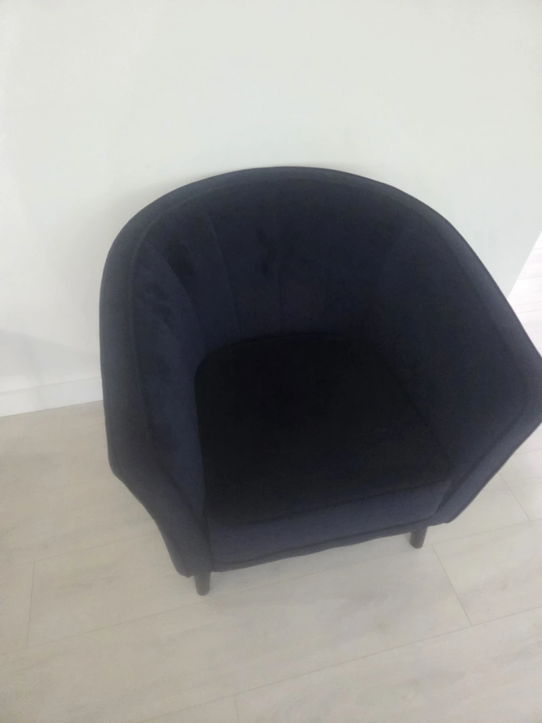 2  matching Navy Velvet Armchairs - photo 2
