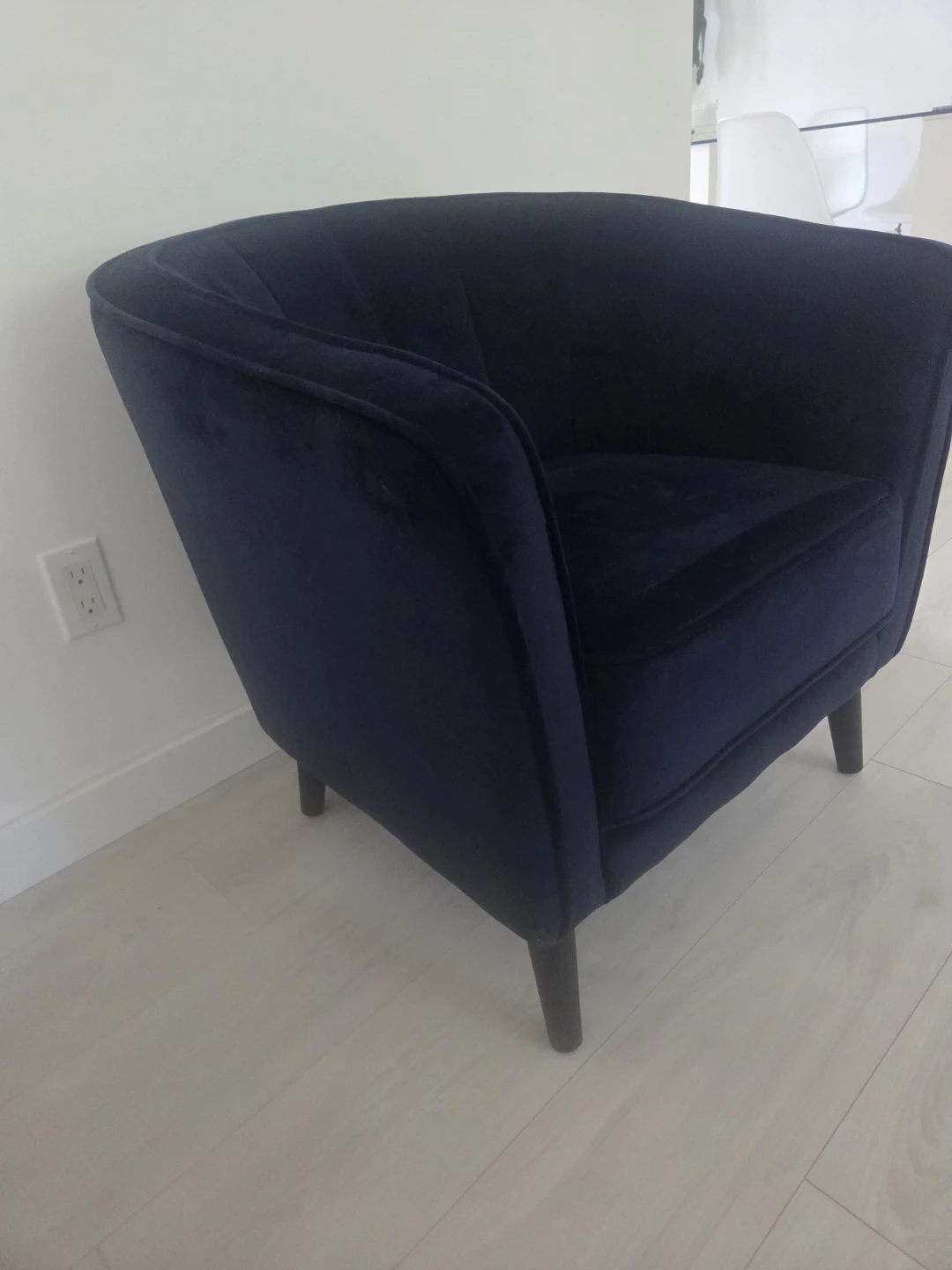2  matching Navy Velvet Armchairs - photo 3