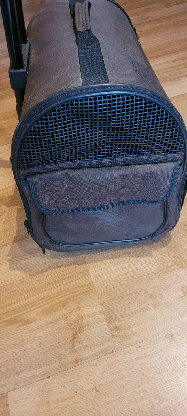 Pet travel carrier hard sided w wheels & handle - photo 5