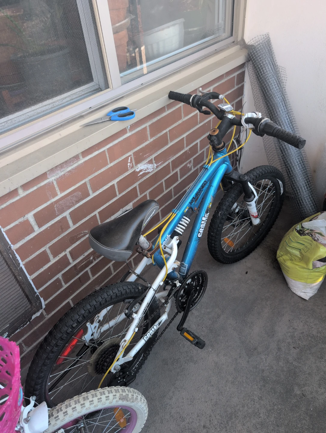 Kids' Pink and Blue Bikes - photo 2