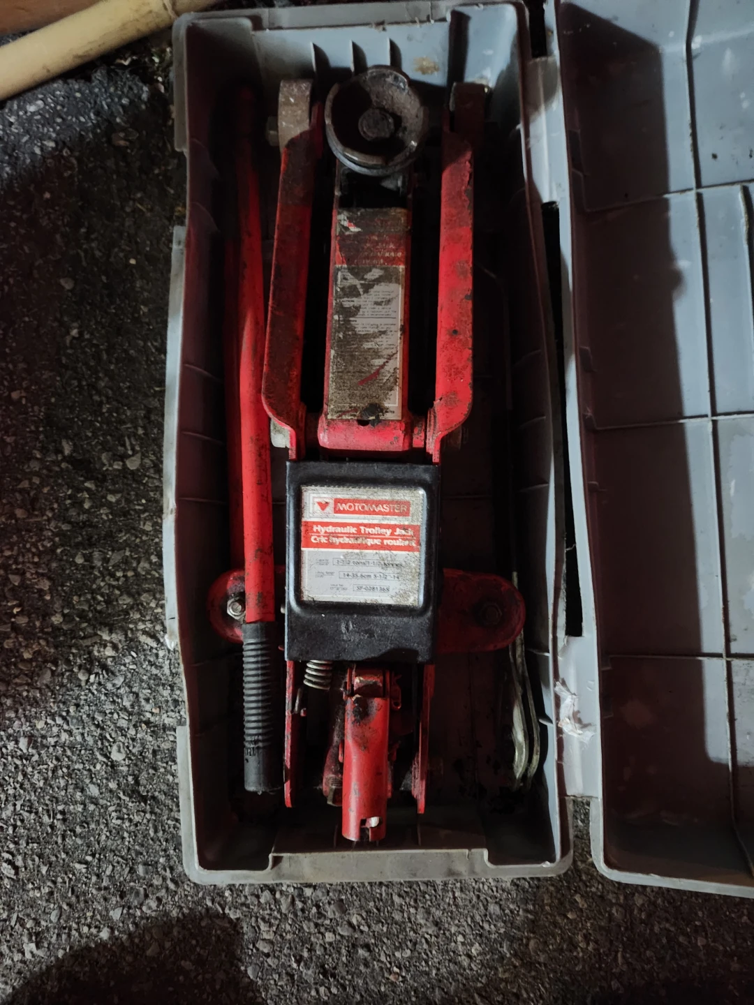 Motomaster Hydraulic Trolley Jack with Case