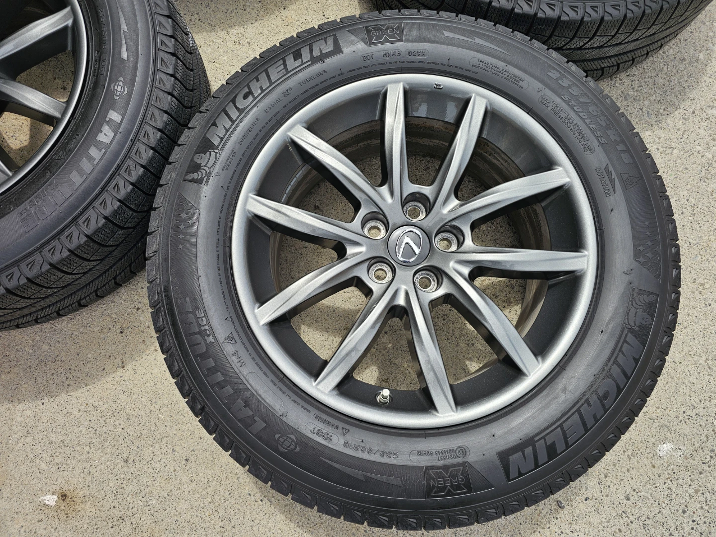 LEXUS RX350 WINTER TIRES ON O.E.M RIMS 235/65 R18 - photo 4