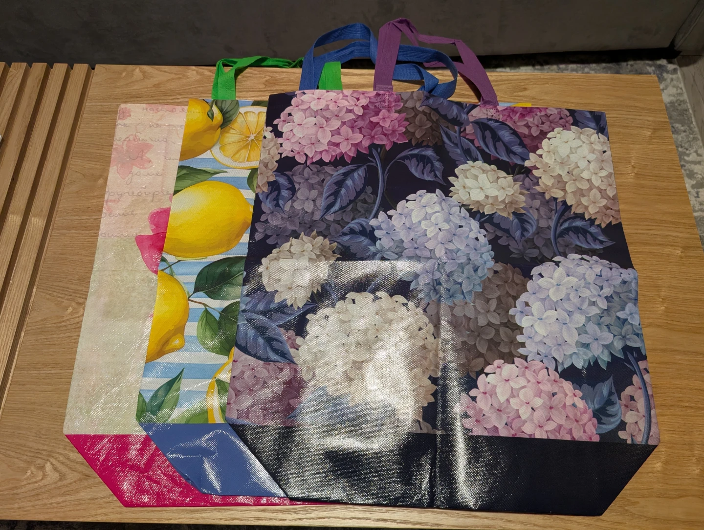 LOT: 3 Reusable Large Shopping Bags