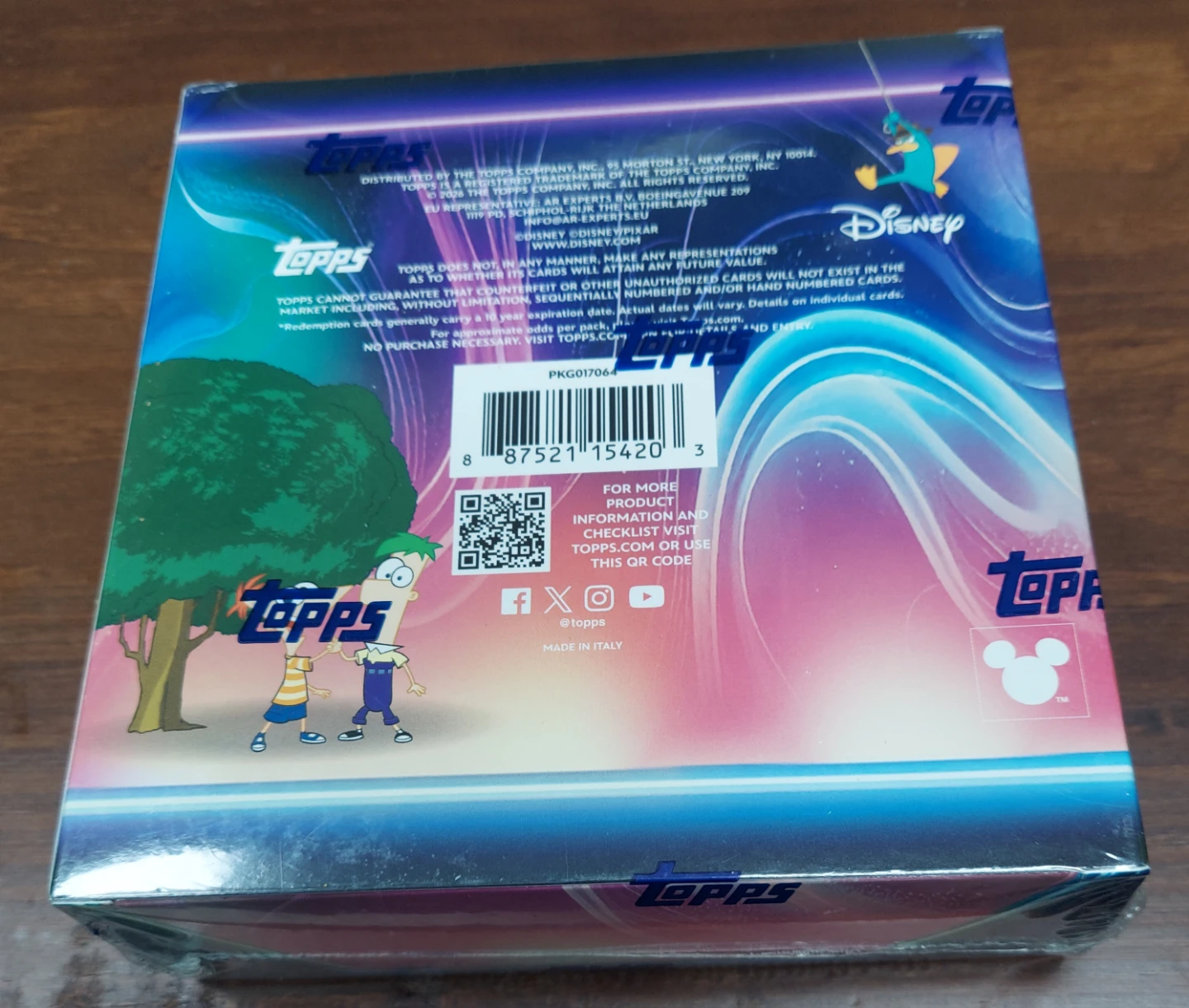 Topps 2026 Disney Neon Trading Card Box Sealed - photo 2