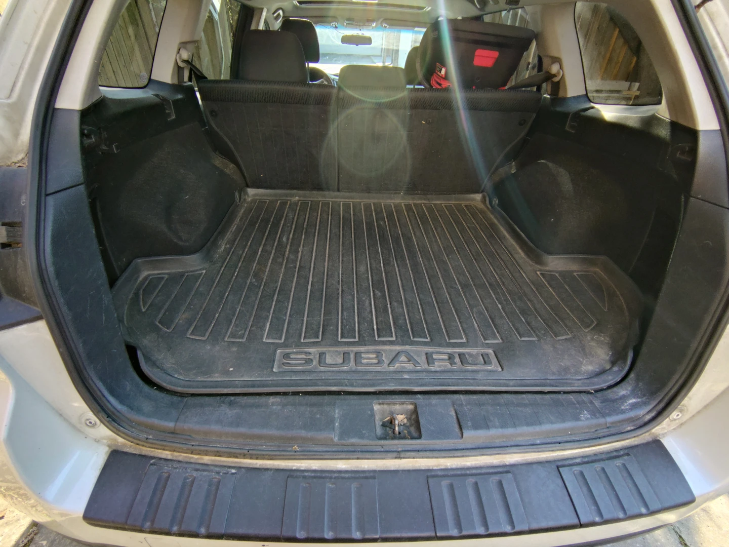 White Subaru Outback 2.5i - photo 3