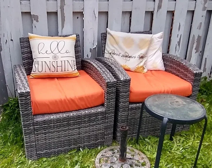 Set of 2 Grey Wicker Outdoor Chairs with Orange Cushions - photo 2
