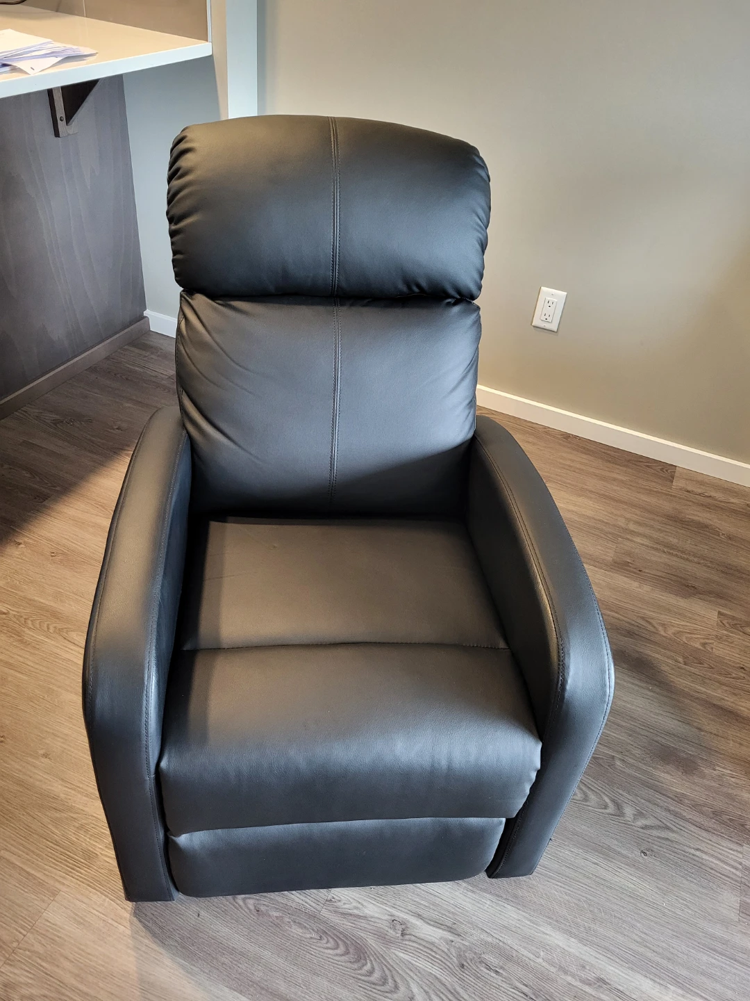 Black Recliner Chair - photo 2