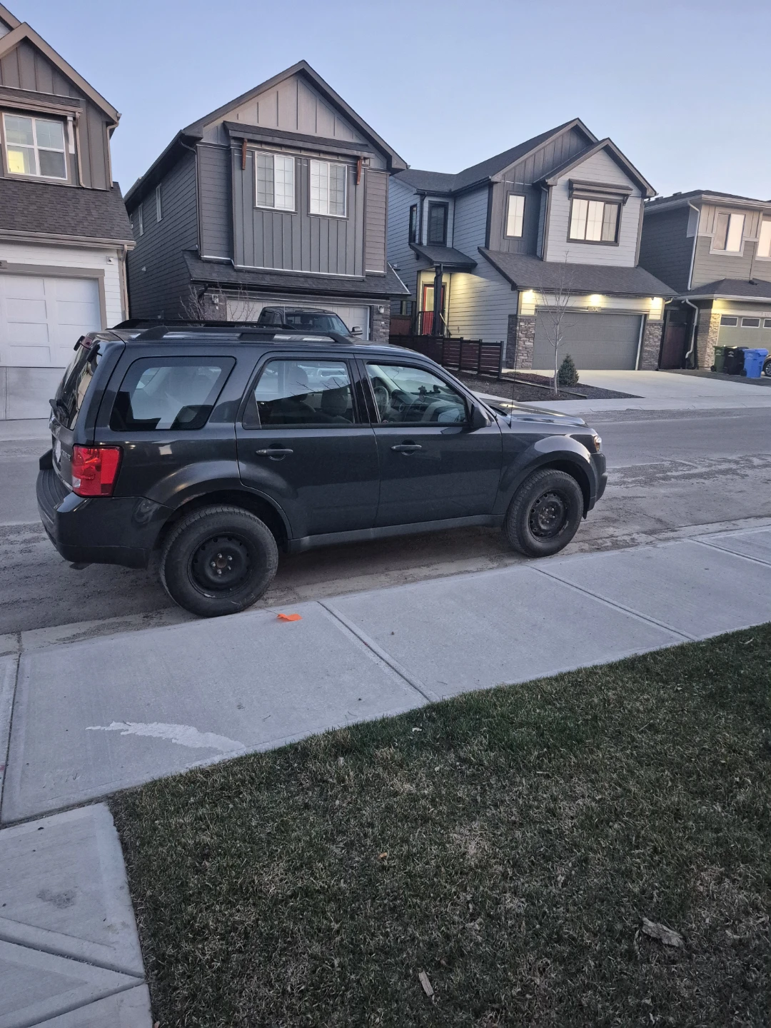 Mazda Tribute SUV - photo 2