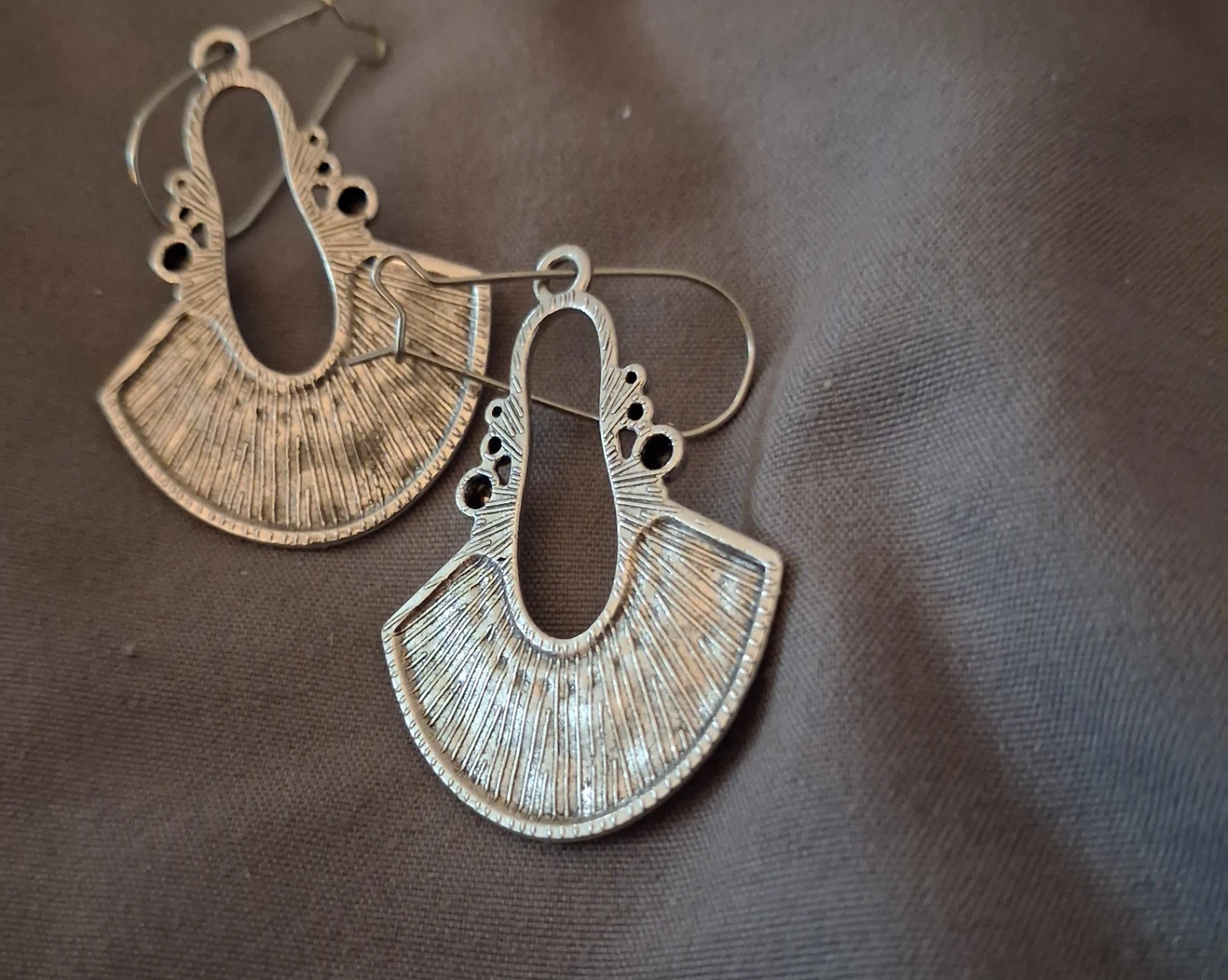 Silver Tone Cuff Bracelet and Fan Earrings Set - photo 3