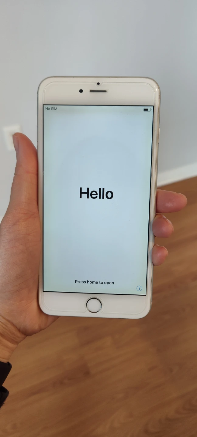 Vintage Apple iPhone 6 (Silver/White) – Excellent Condition