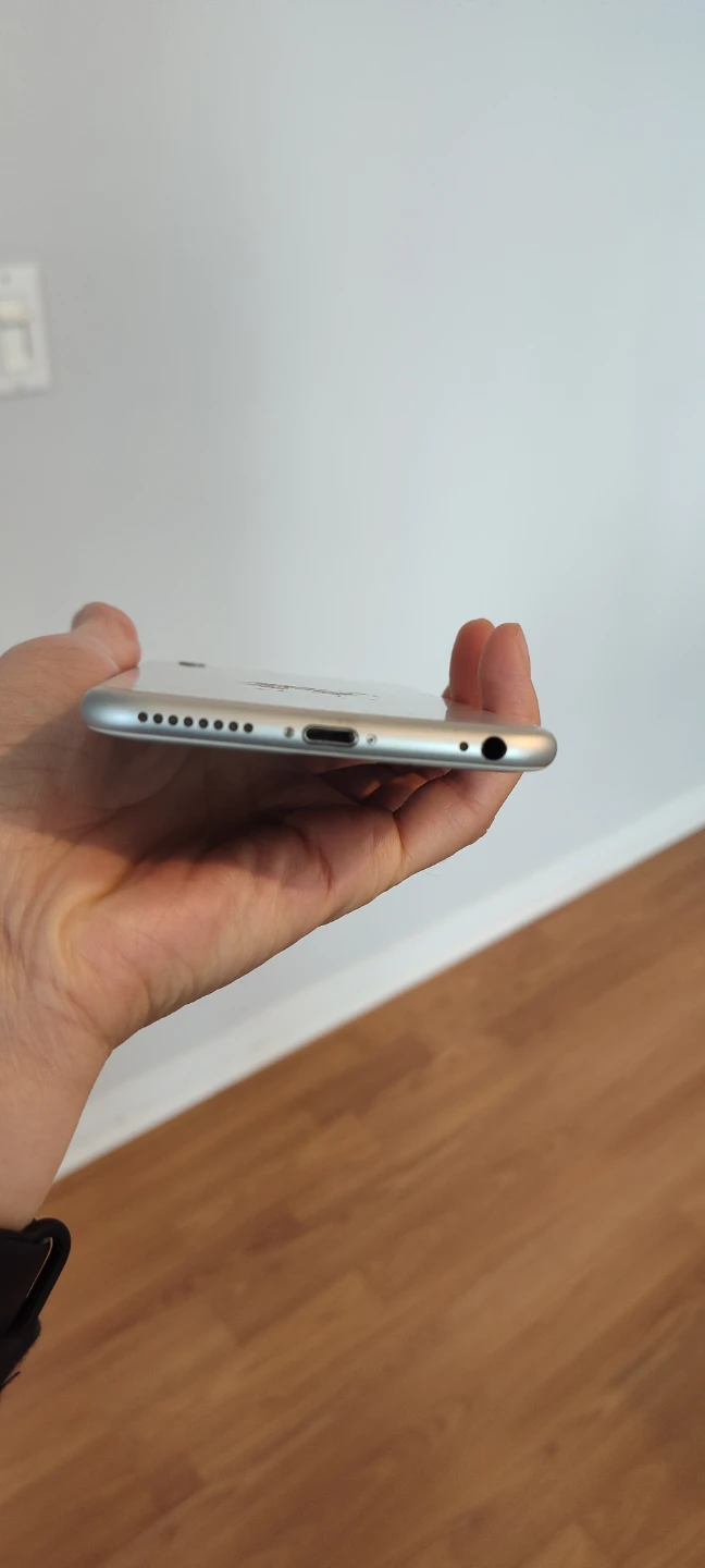 Vintage Apple iPhone 6 (Silver/White) – Excellent Condition - photo 4