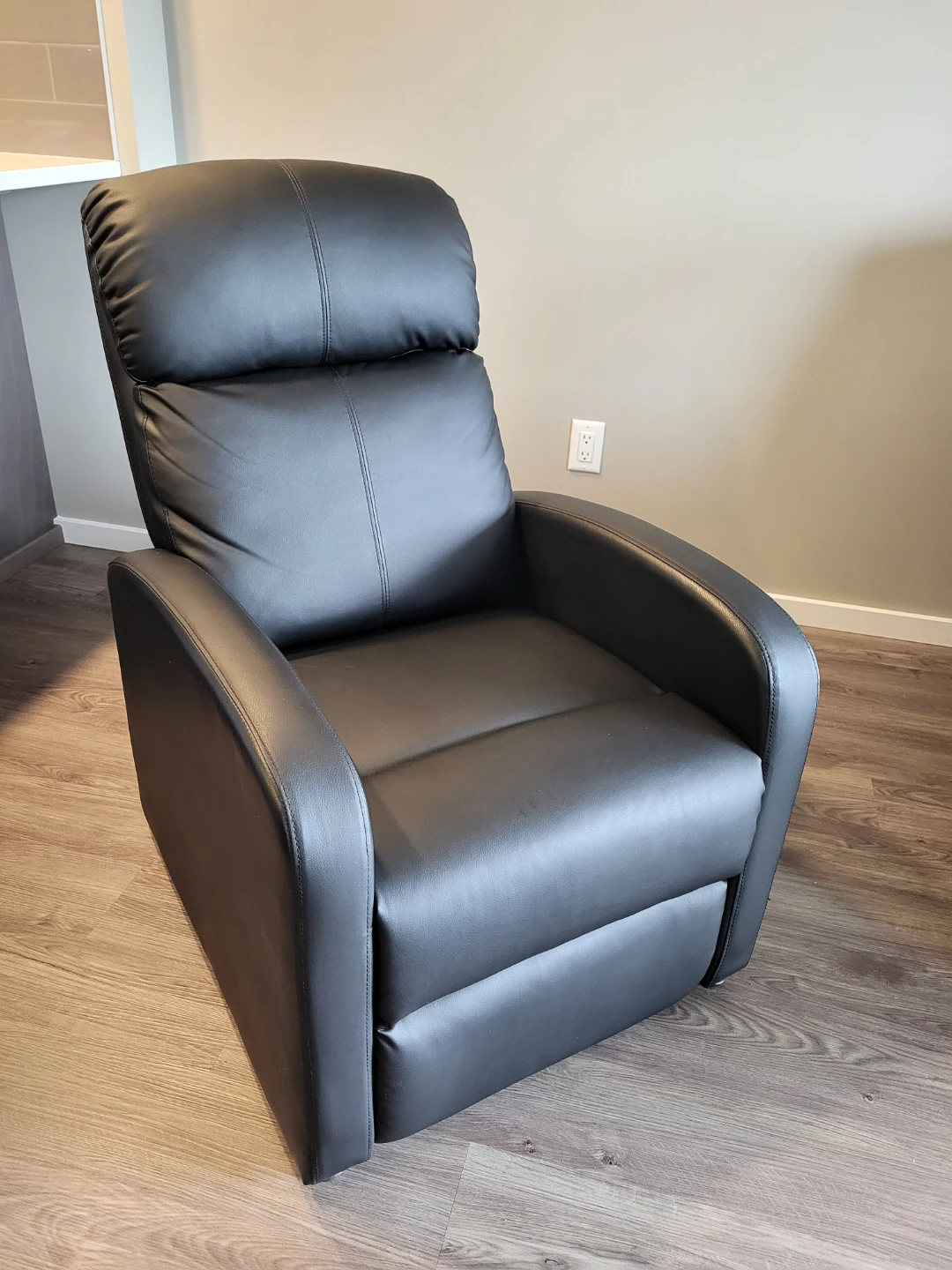 Black Recliner Chair - photo 3