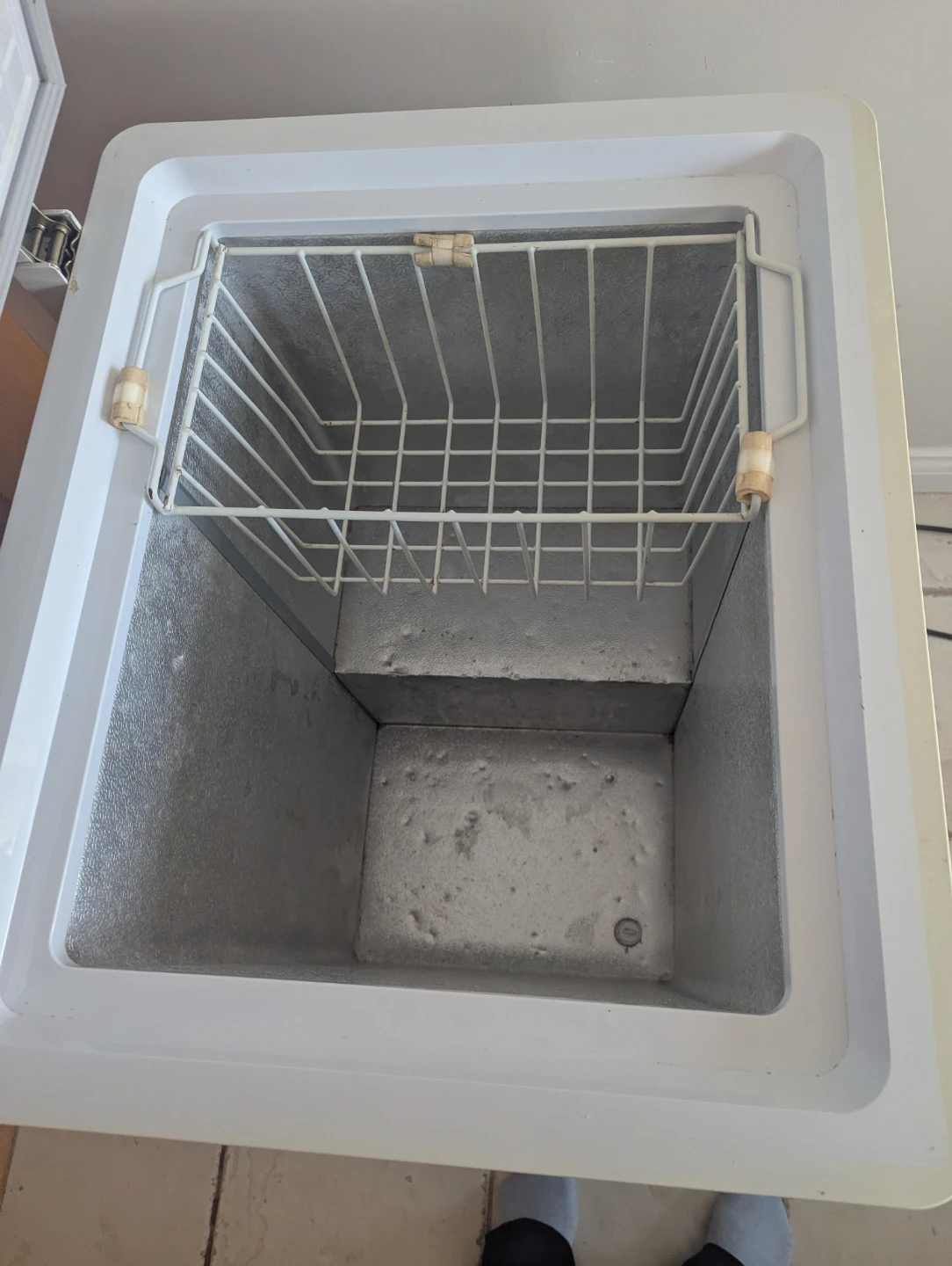 Danby 3.8 cubic feet Chest Freezer - photo 3