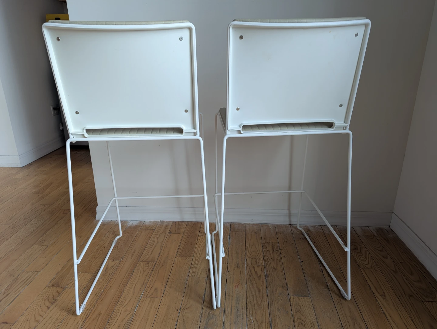 Set of 2 White Metal Bar Stools with Padded Seats - photo 2