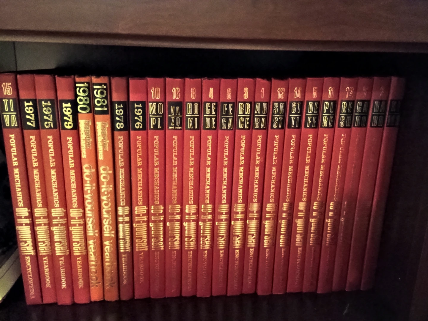 Popular Mechanics Do-It-Yourself Encyclopedia & Yearbooks