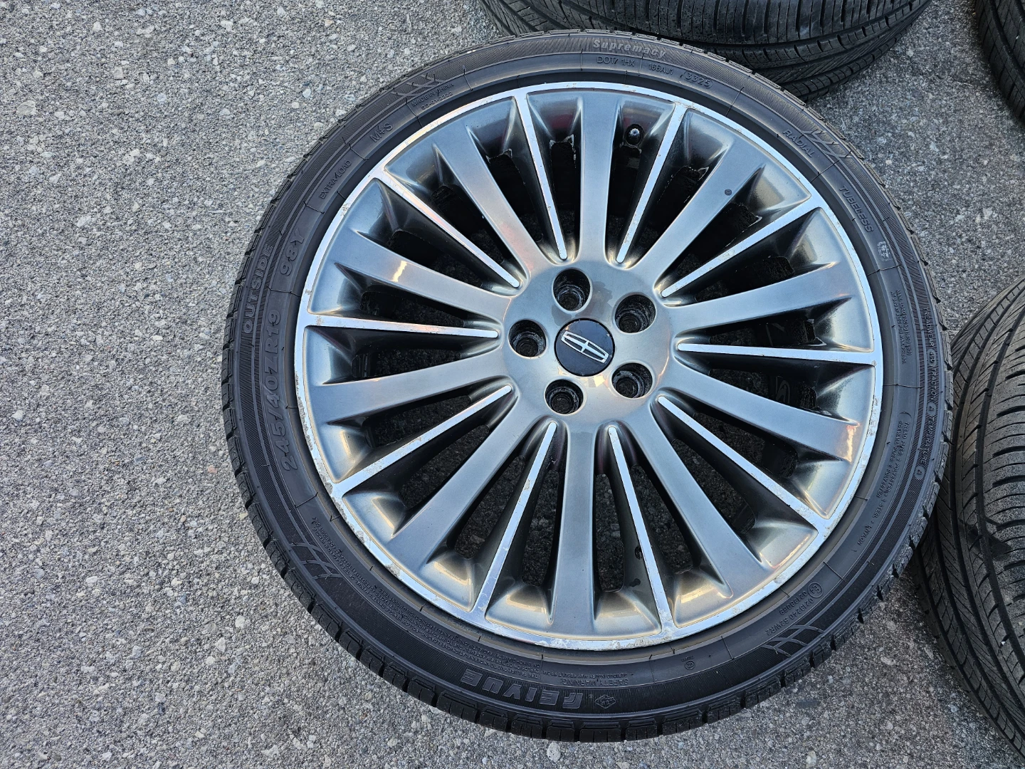 LINCOLN MKZ O.E.M RIMS AND ALL SEASON TIRES 245/40 R19 - photo 2