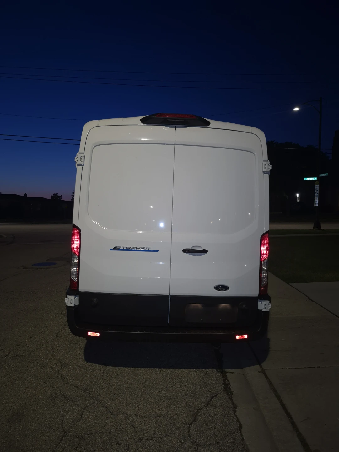 2022 Ford E-Transit Cargo Van - photo 3