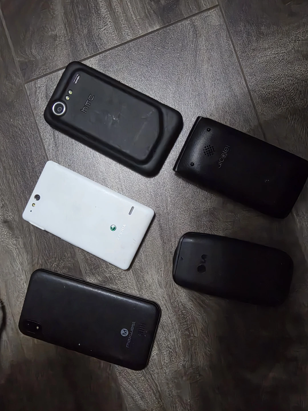 5 Used Cell Phones: LG, Alcatel, Sony, HTC, Maxel - photo 2