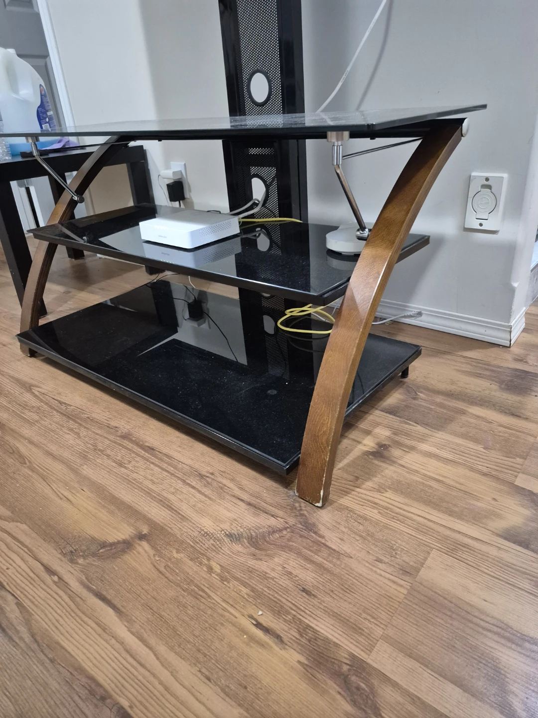 Element 32-inch TV and 3-Shelf Media Console - photo 2