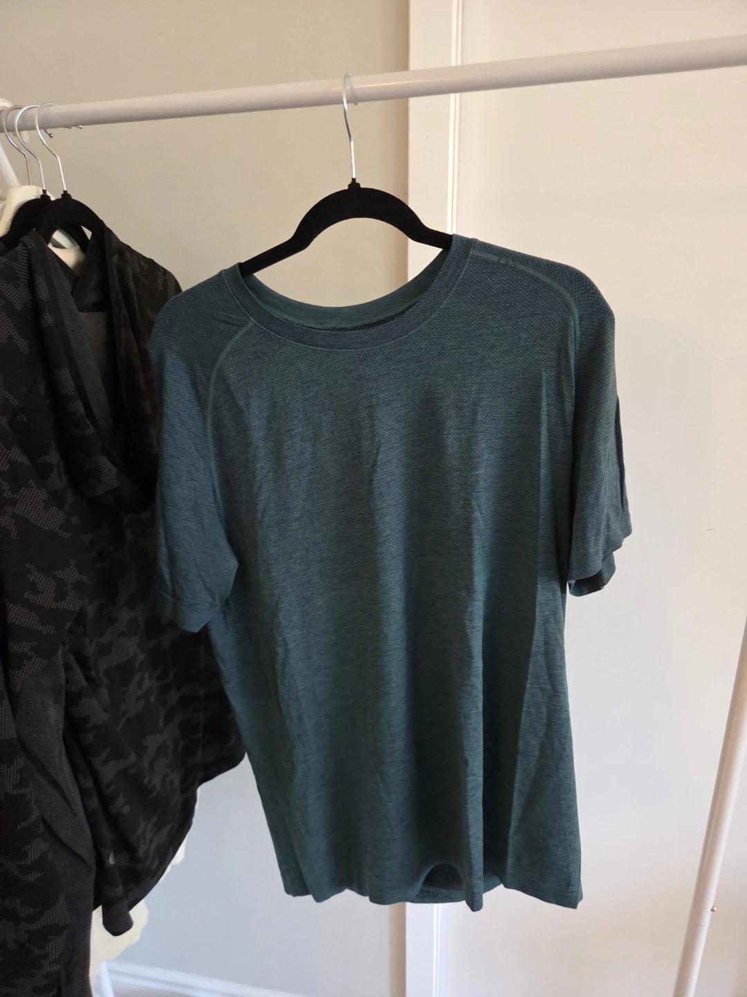 Various shirts polo, Massimo Dutti, Lululemon