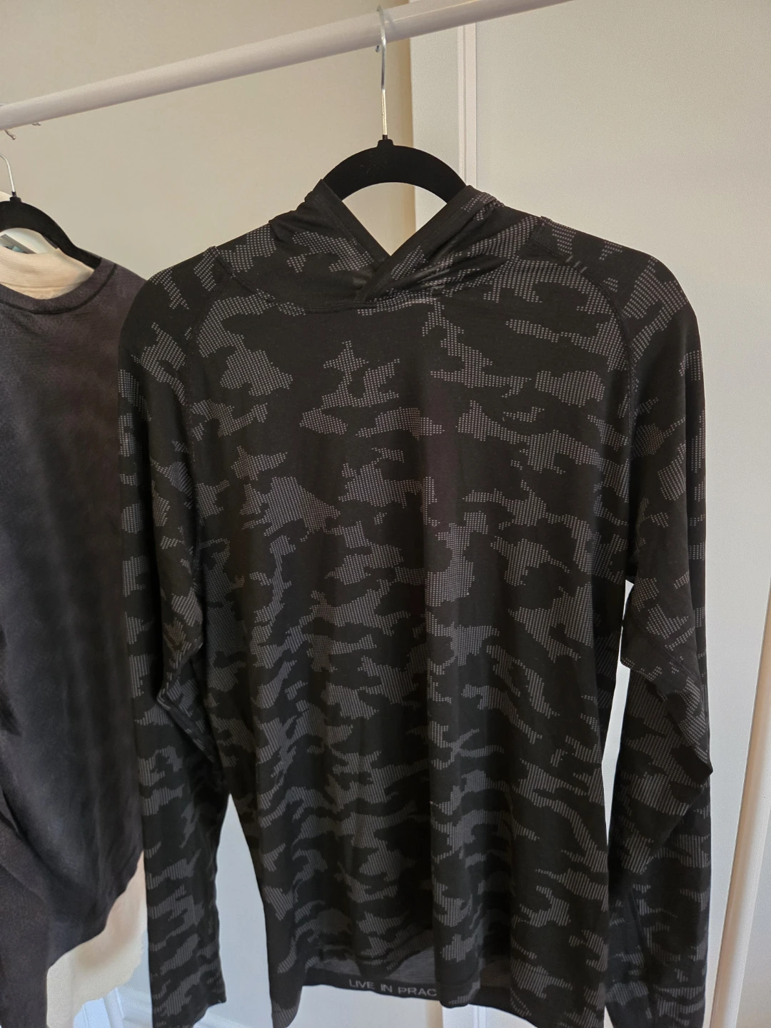 Various shirts polo, Massimo Dutti, Lululemon - photo 2