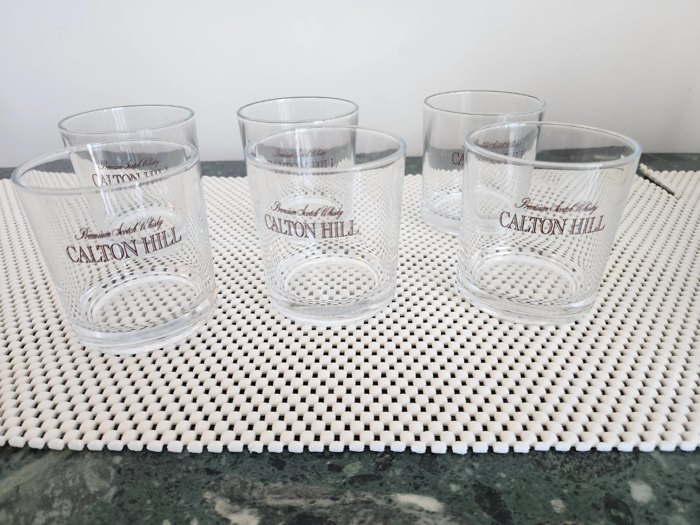 Collection of unused kitchenware, waterbottles, whiskey glasses. - photo 2