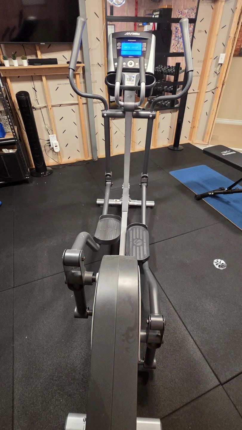Life Fitness Elliptical Machine - photo 3