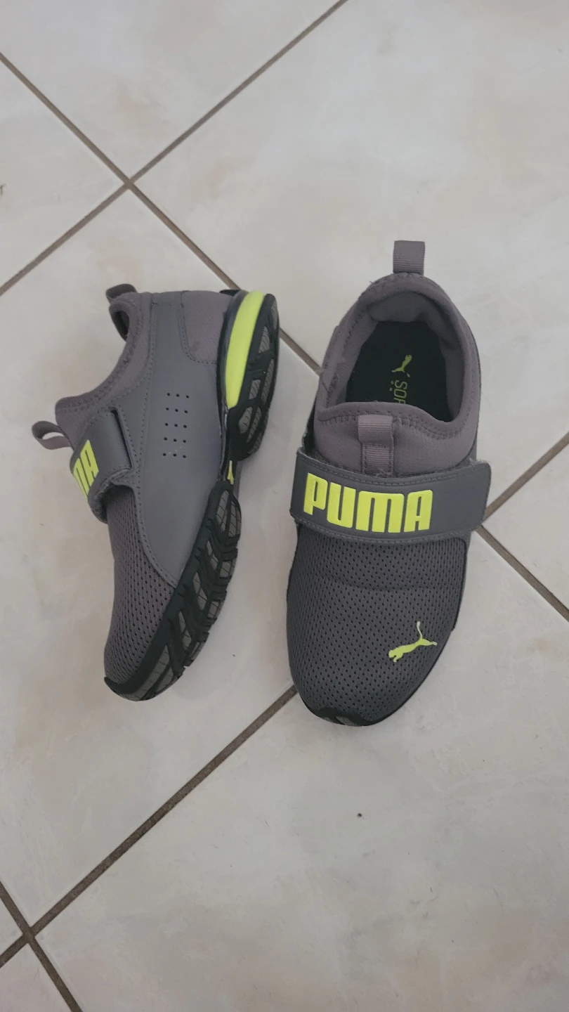 Puma Youth Shoes - Size 3.5Y