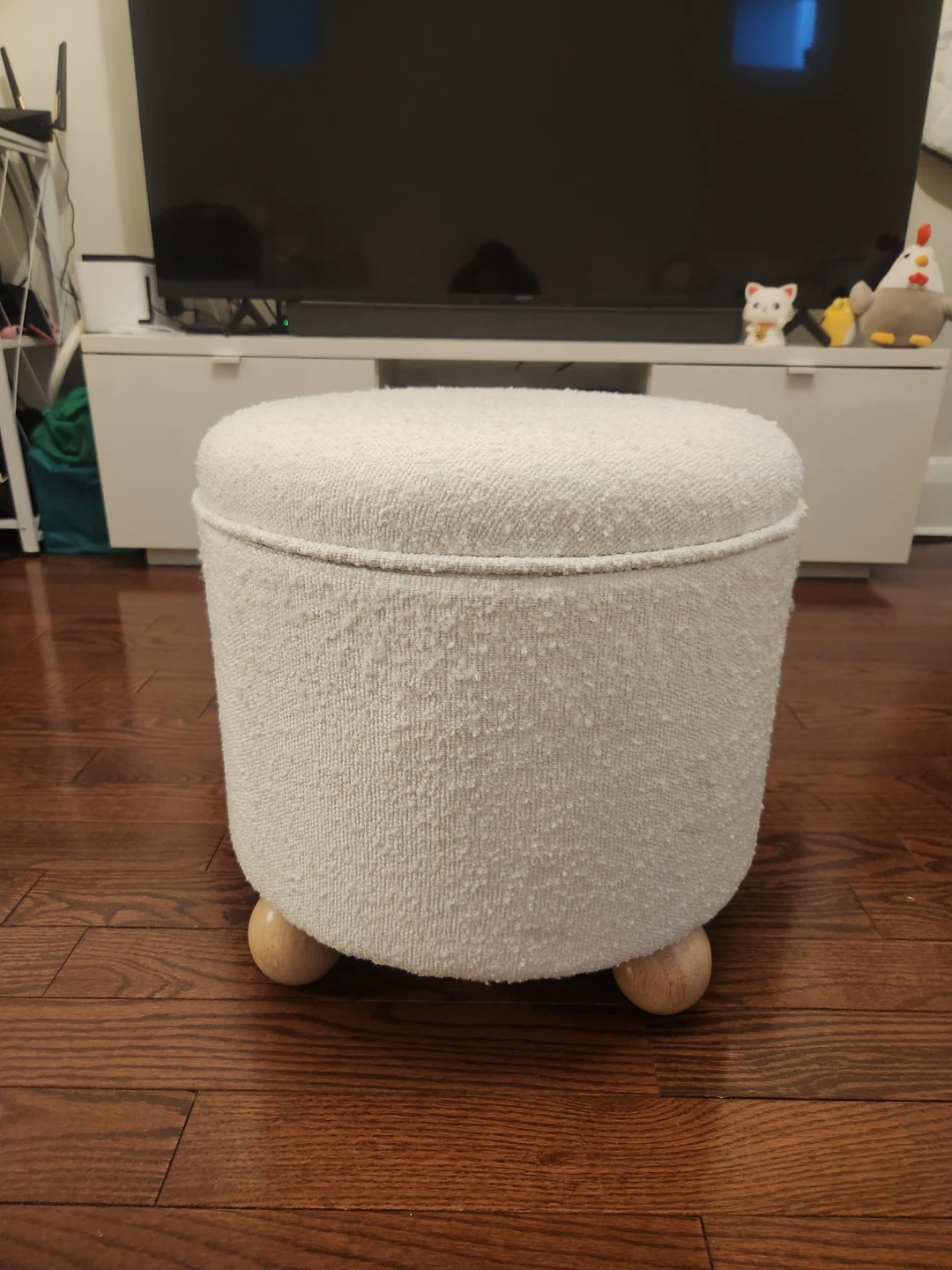 White Round Storage Ottoman with Wooden Legs - photo 2