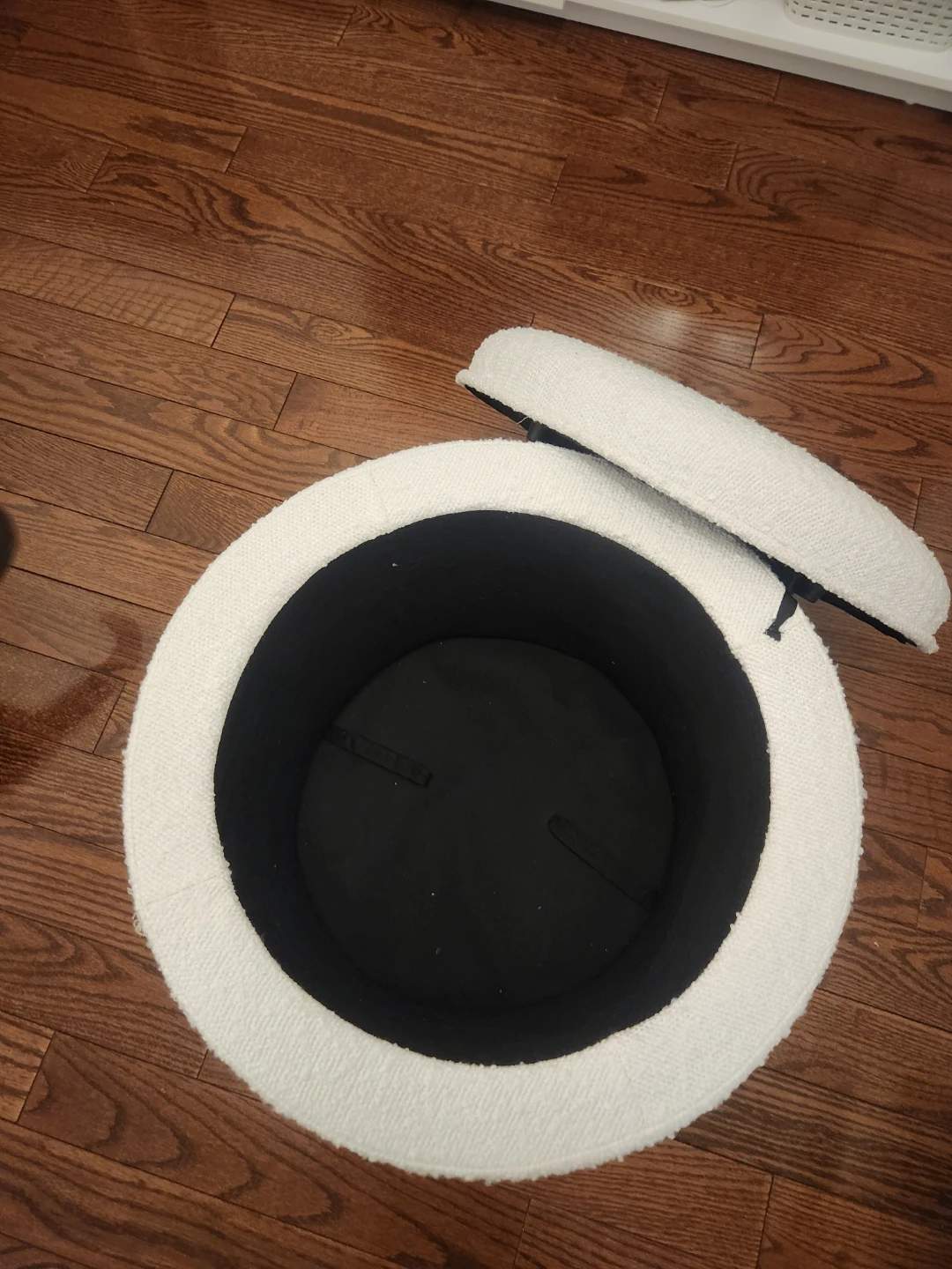 White Round Storage Ottoman with Wooden Legs - photo 4