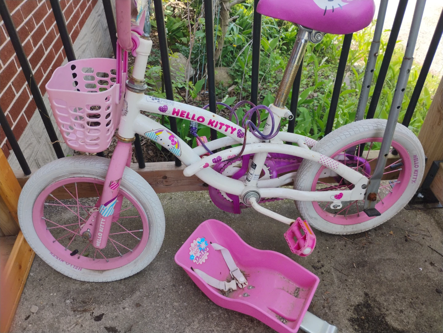 Hello Kitty Kids Bike with Pink Basket