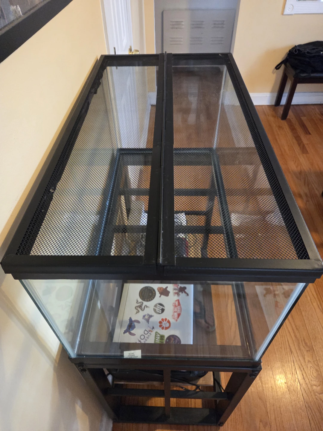 40 Gallon breeder tank with stand - photo 2