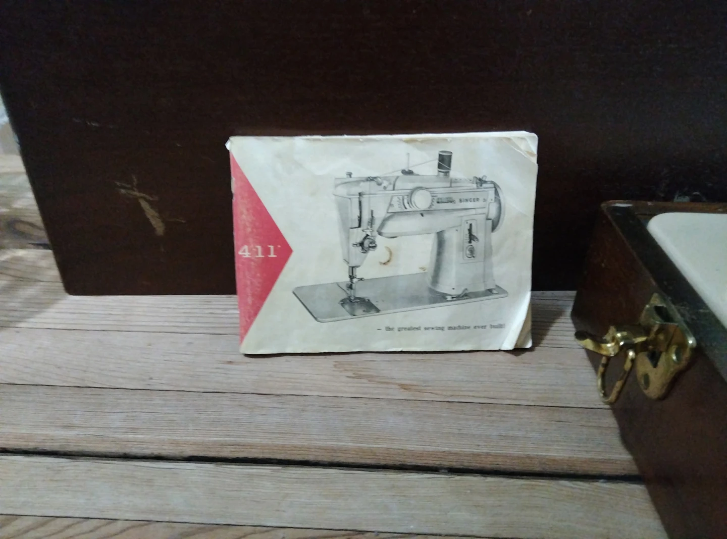 Vintage Singer 411G Sewing Machine w case and manual - photo 5