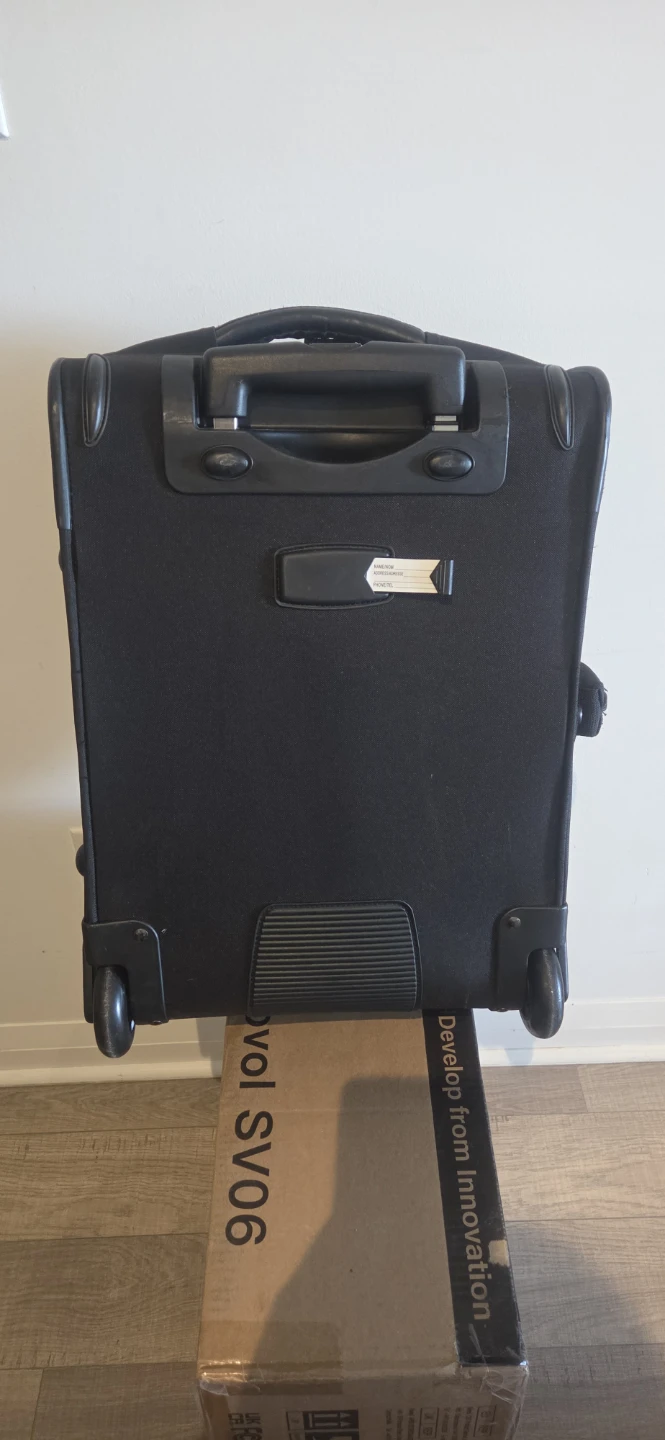 Carry on luggage - photo 3