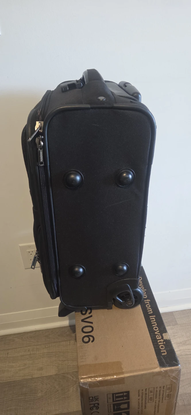 Carry on luggage - photo 4