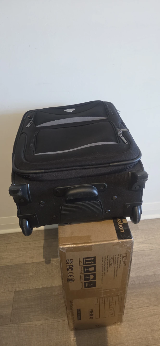 Carry on luggage - photo 5