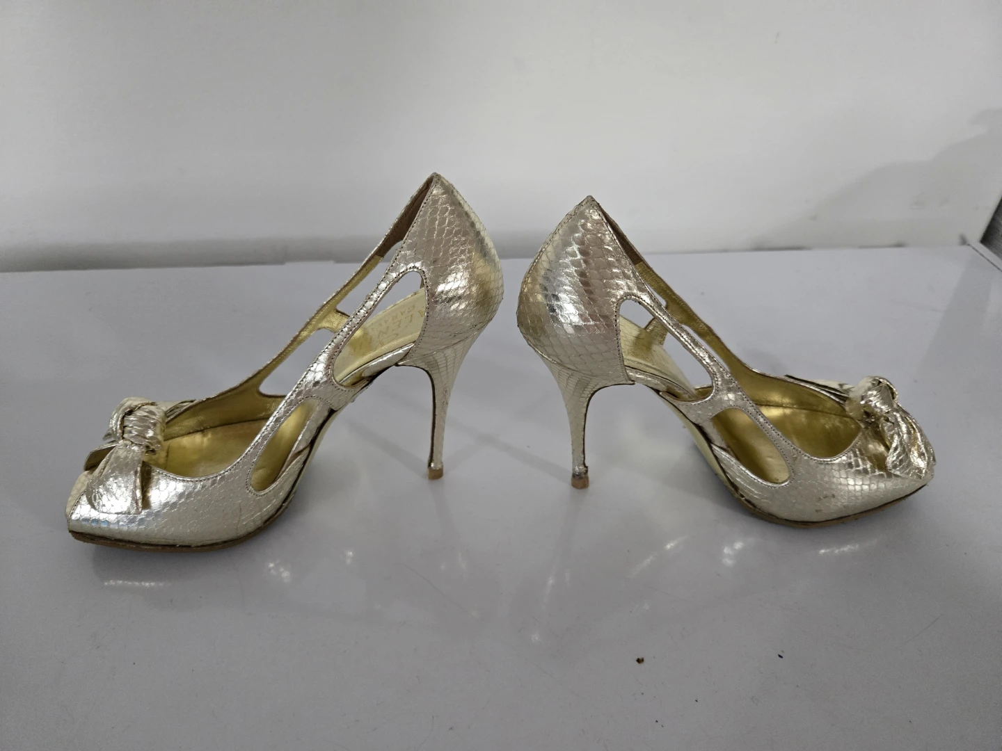 Valentino Garavani Gold Snakeskin Heels Size 36 - photo 3