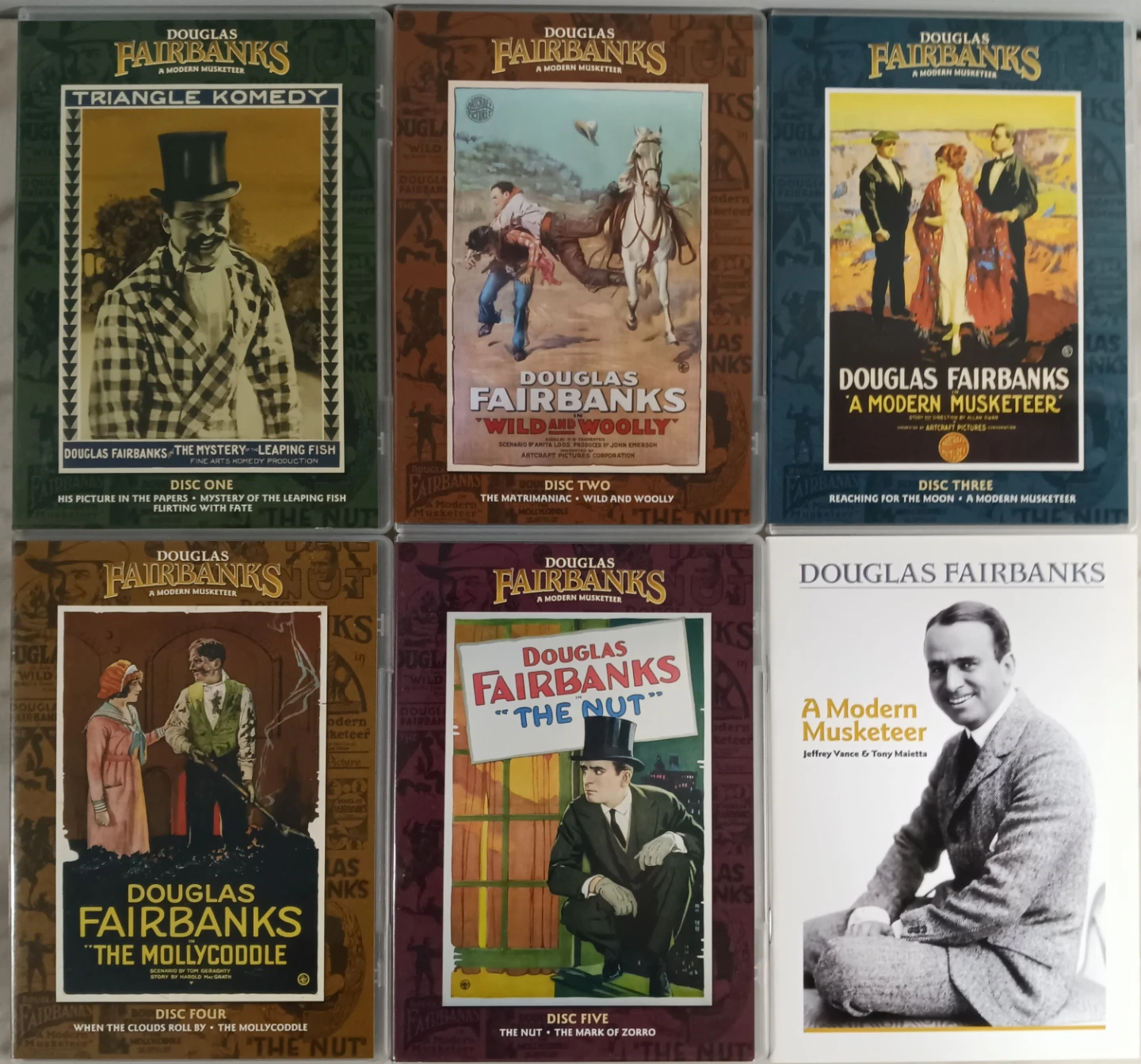 Douglas Fairbanks: A Modern Musketeer (5-Disc DVD Edition) - photo 3