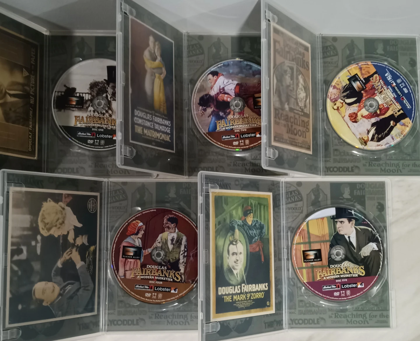 Douglas Fairbanks: A Modern Musketeer (5-Disc DVD Edition) - photo 5