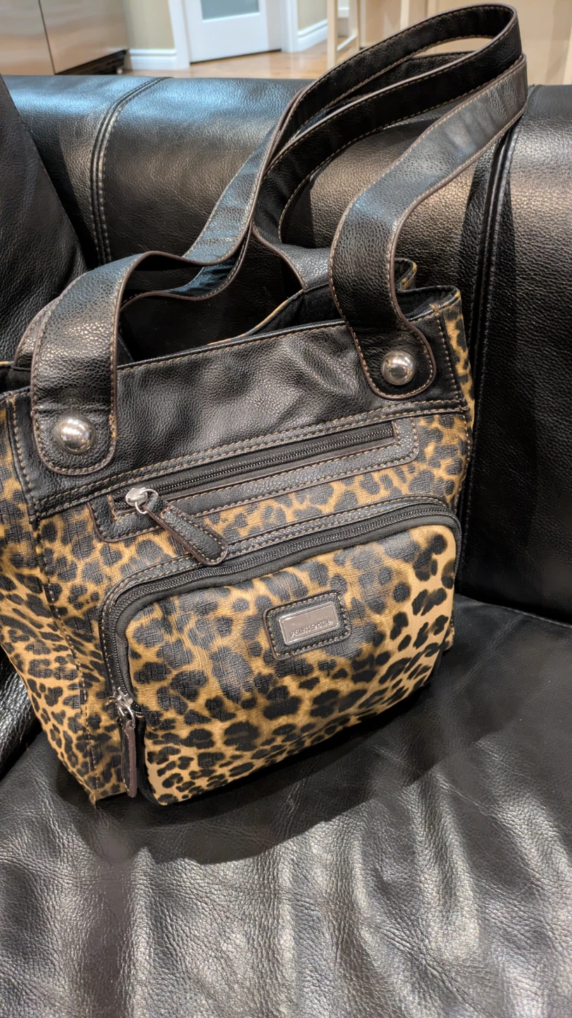 LOVELY LEOPARD PRINT PURSE