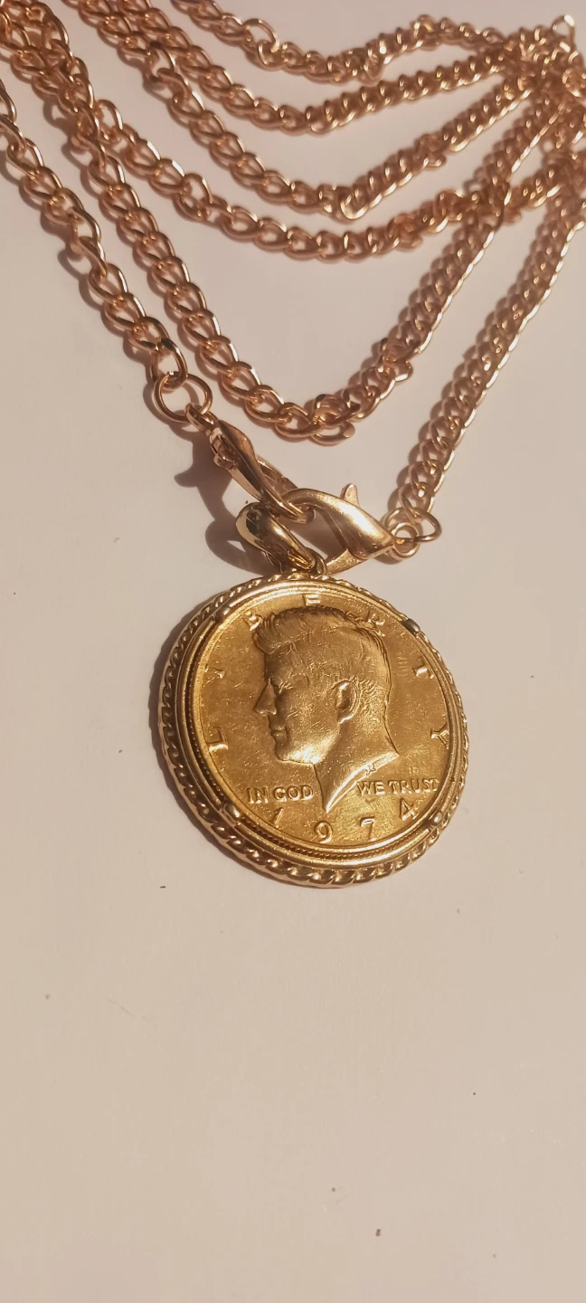 Gold tone pendant with long gold tone chain necklace - photo 4
