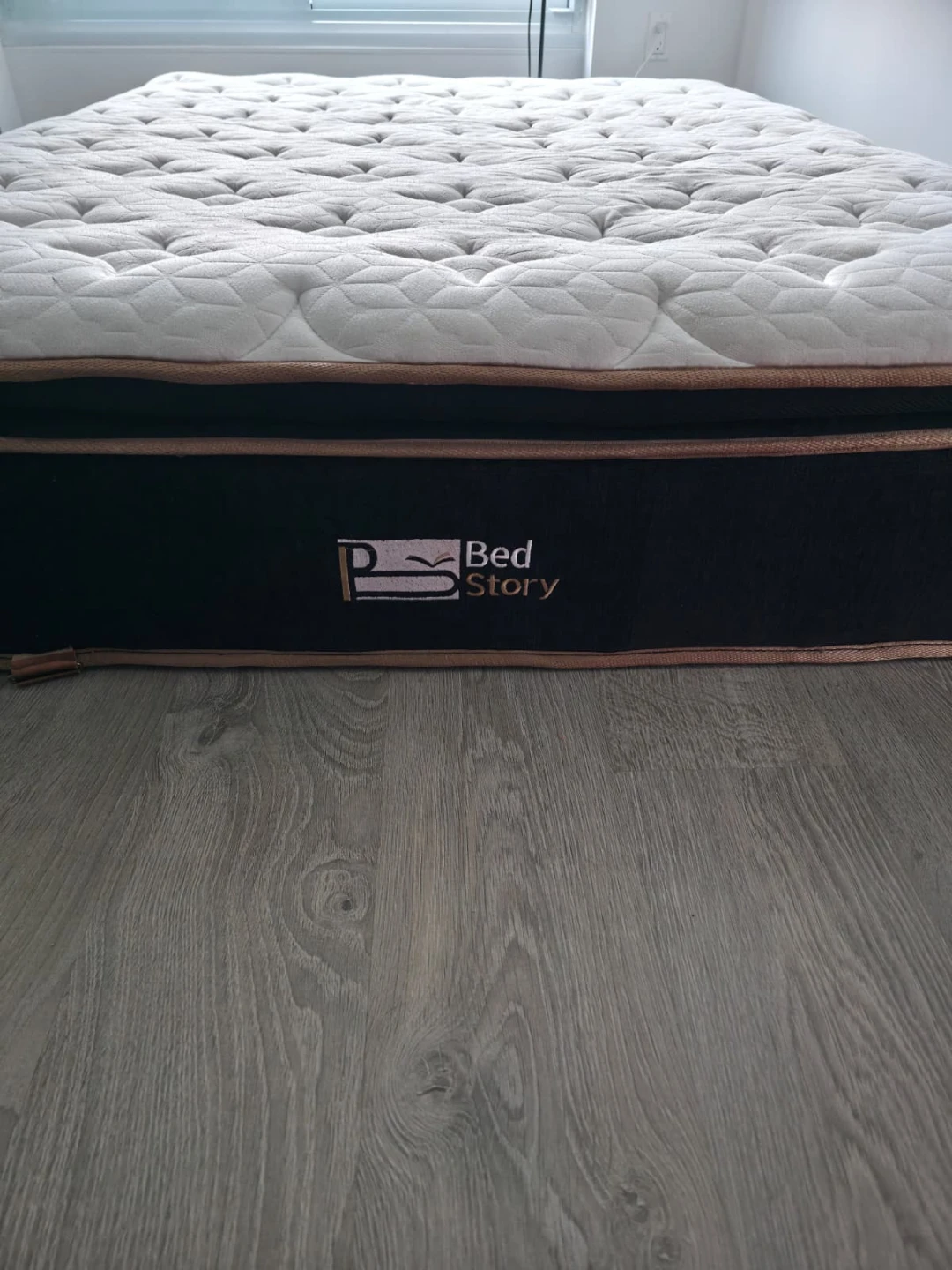 Queen mattress and bed frame - photo 4
