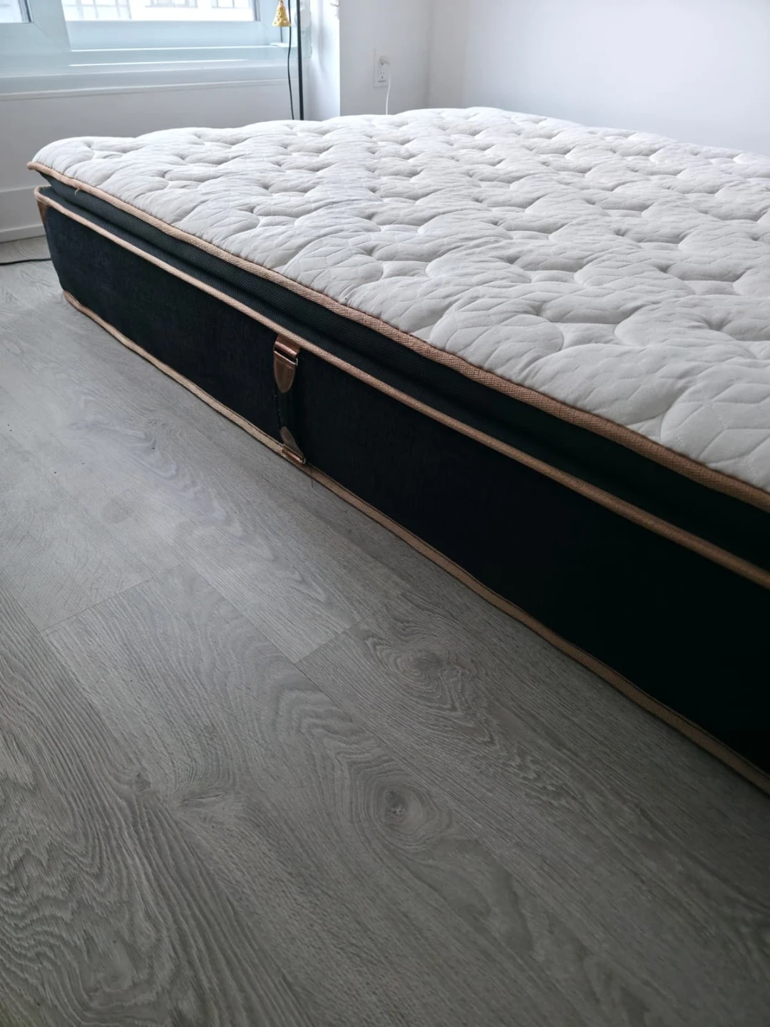 Queen mattress and bed frame - photo 5