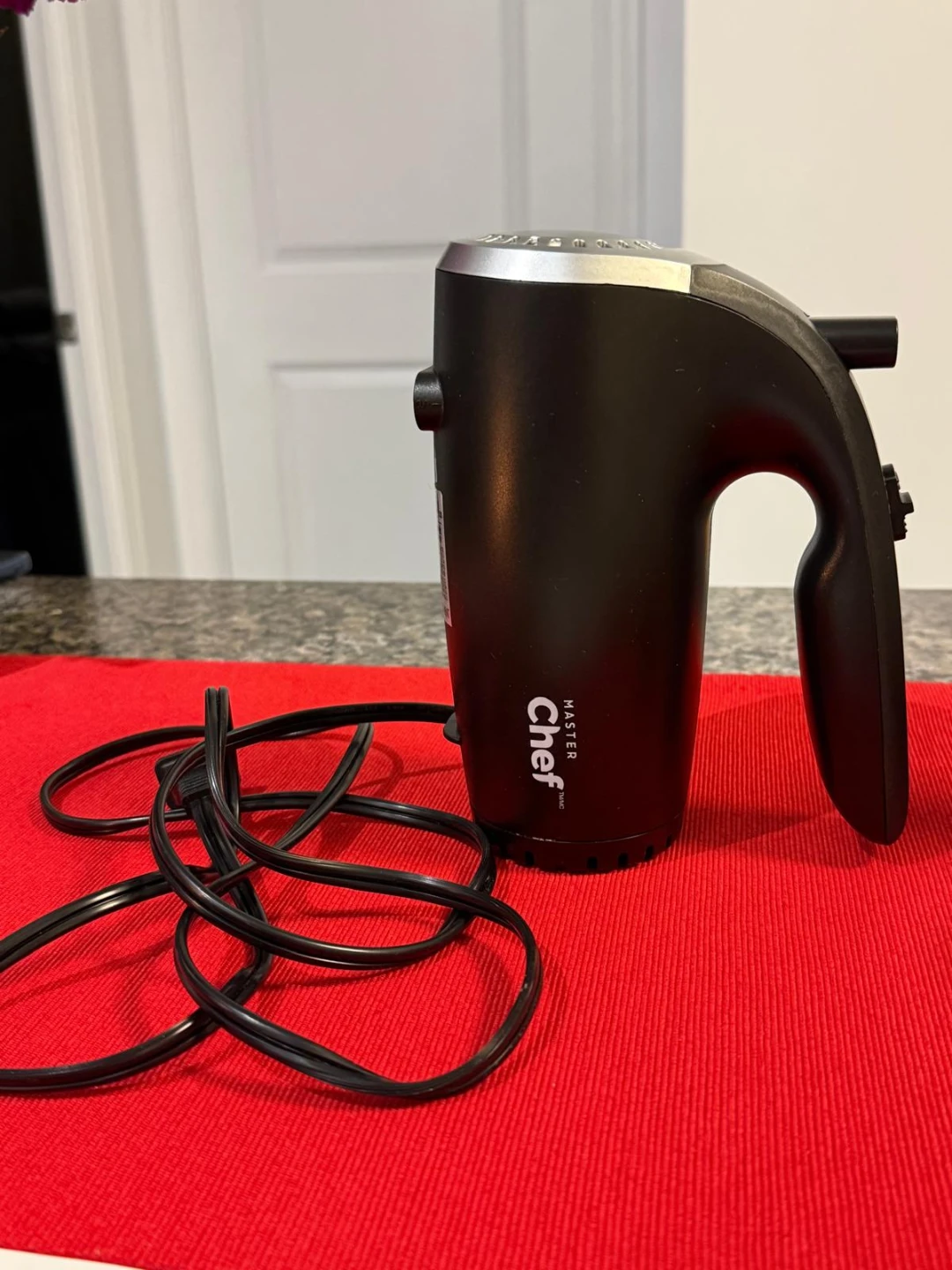 Master Chef Hand Mixer with Beatters and Dough Hooks