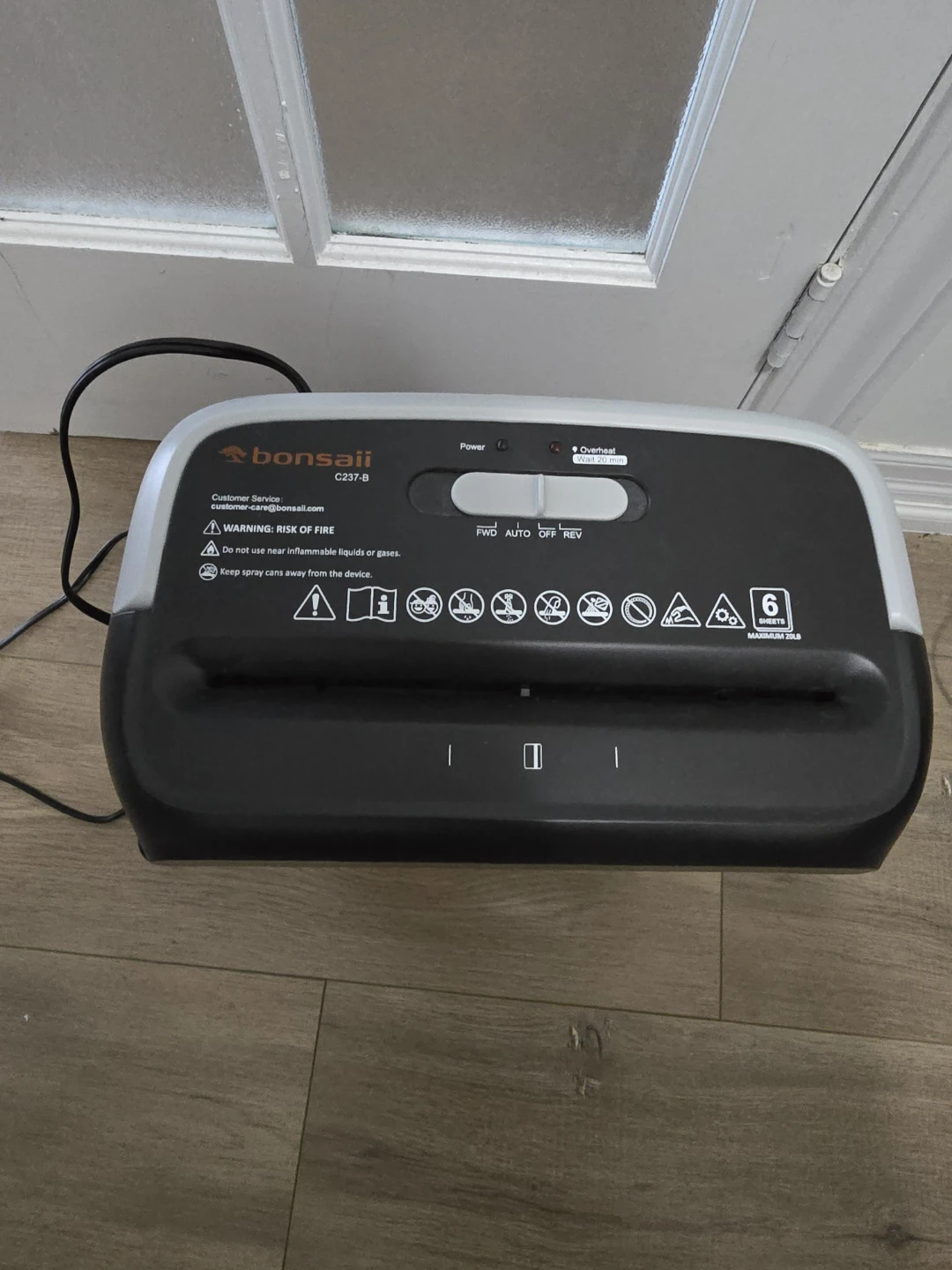 6-Sheet Crosscut Paper Shredder - Like New - photo 2