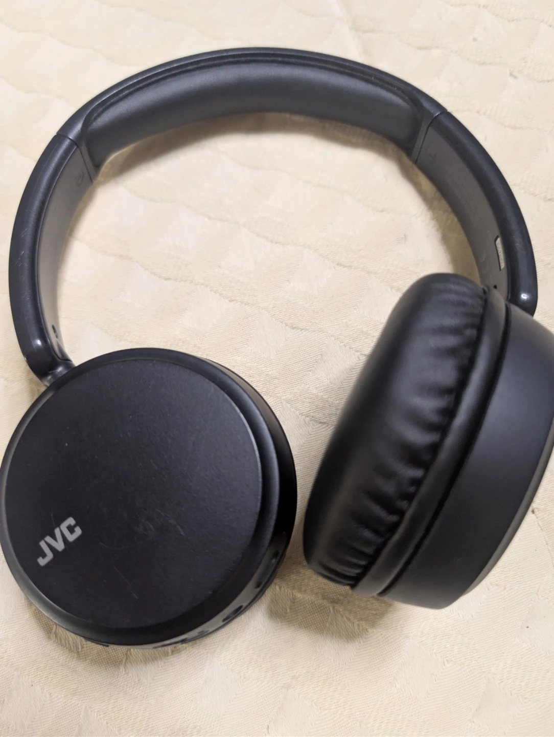 JVC Black Wireless Headphones