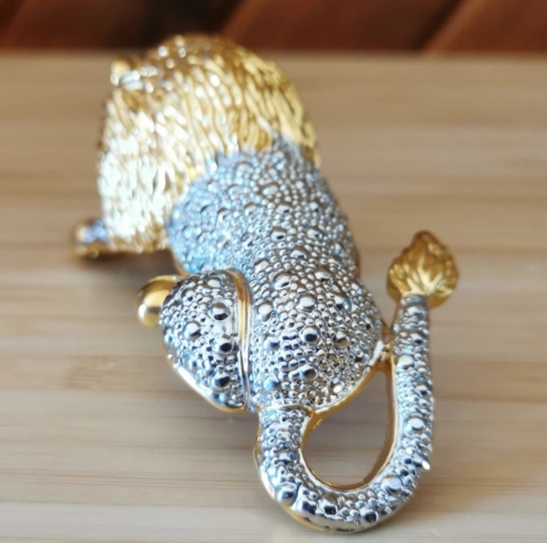 Large Vintage Lion Shoulder Brooch - photo 4
