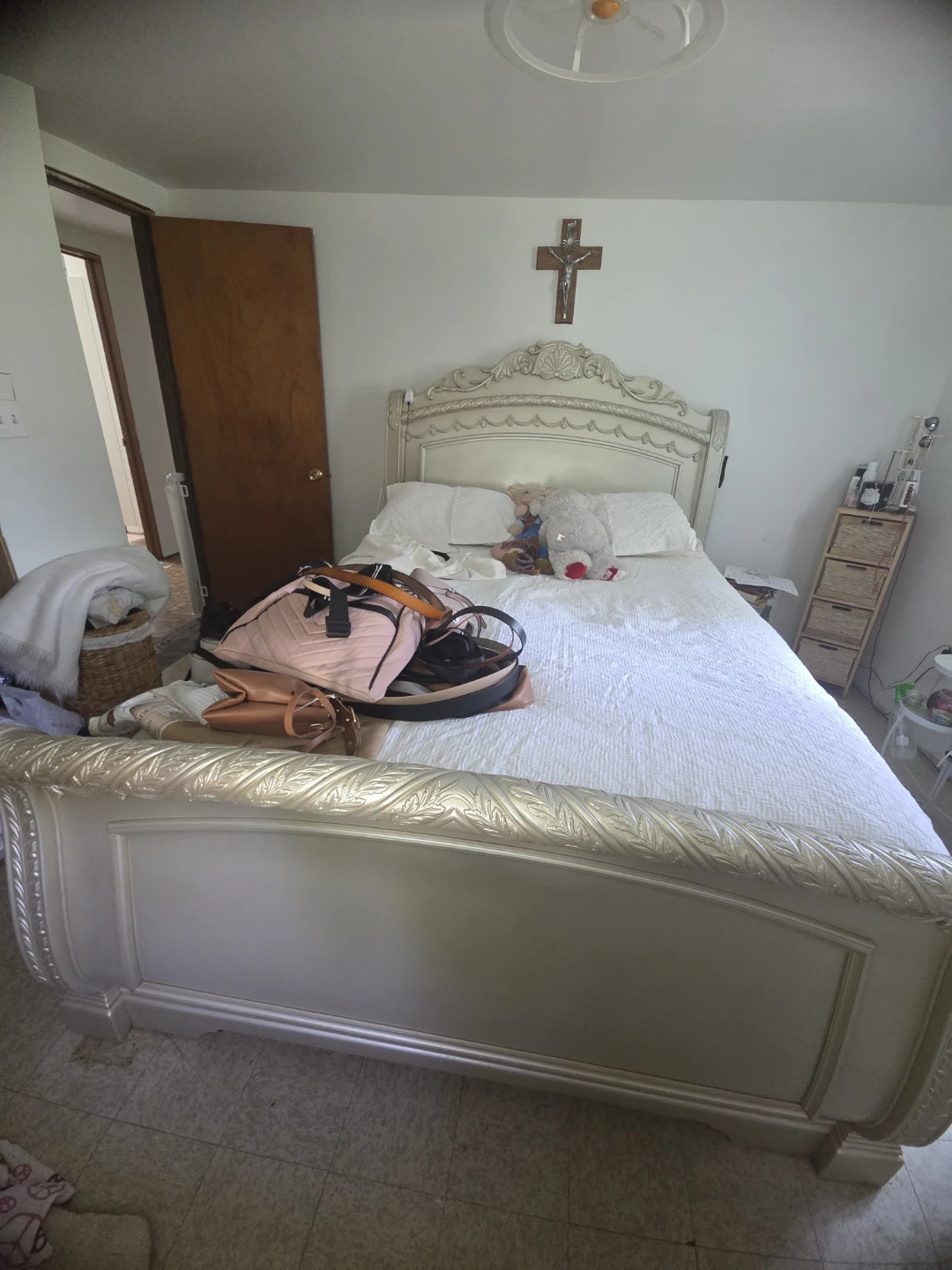 Cassimore Queen Sleigh Bed & dresser - Pearl Silver