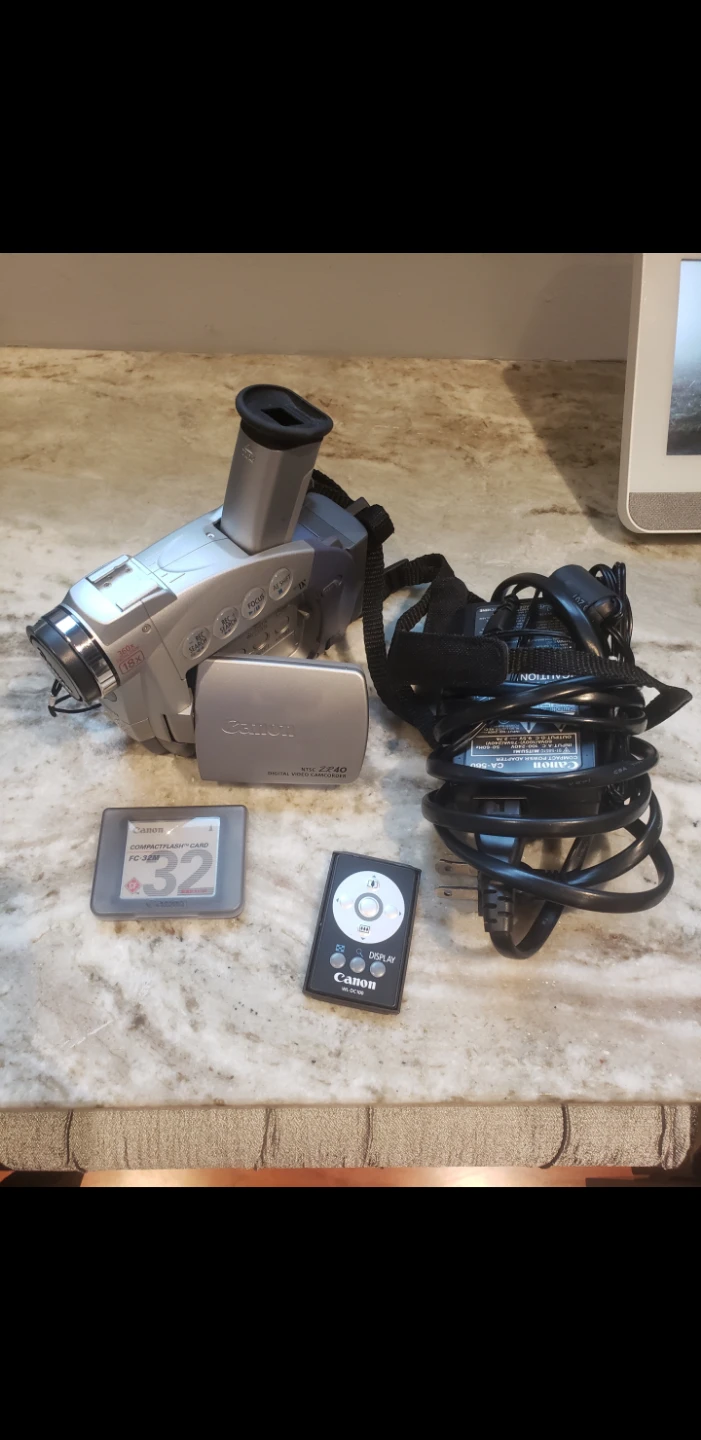 Canon NTSC ZR40 Digital Video Camcorder